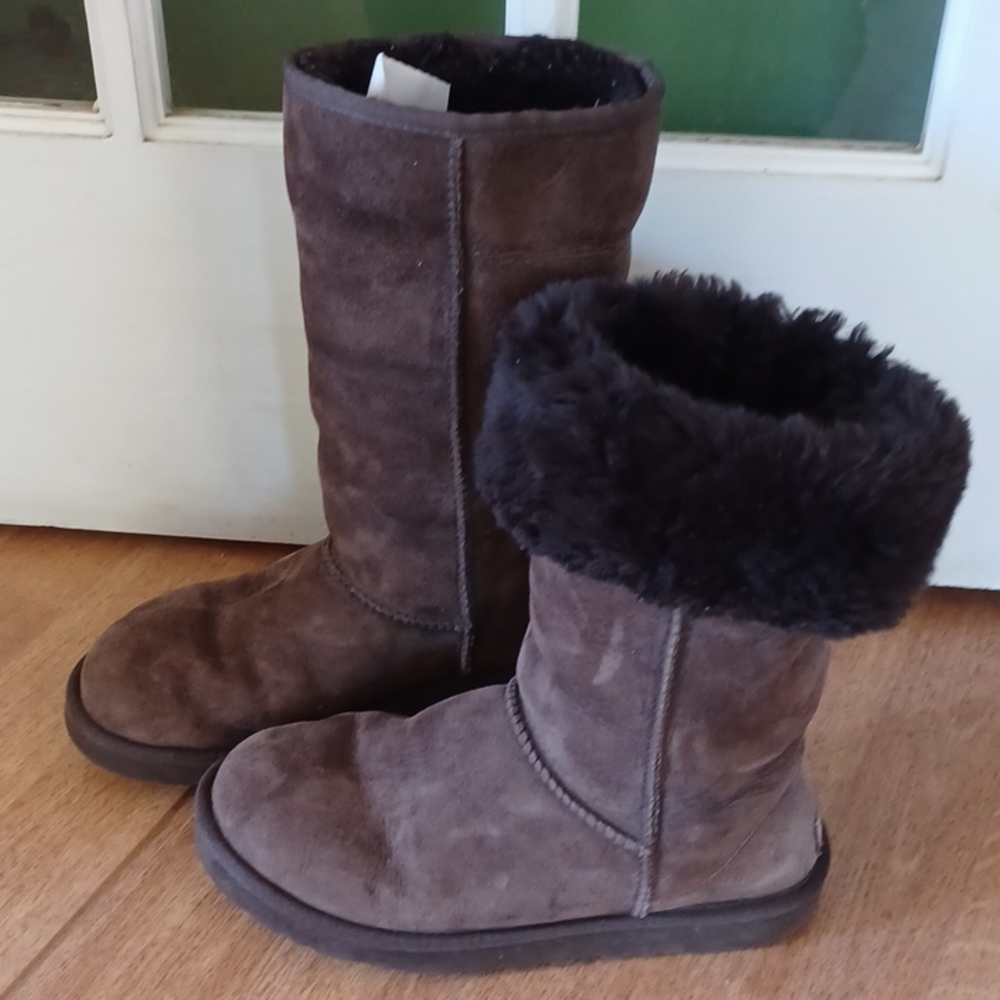 UGG boots classic tall brown size 7